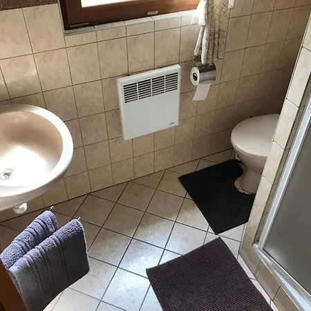 Ivanka בית נופש Partizanska lupca